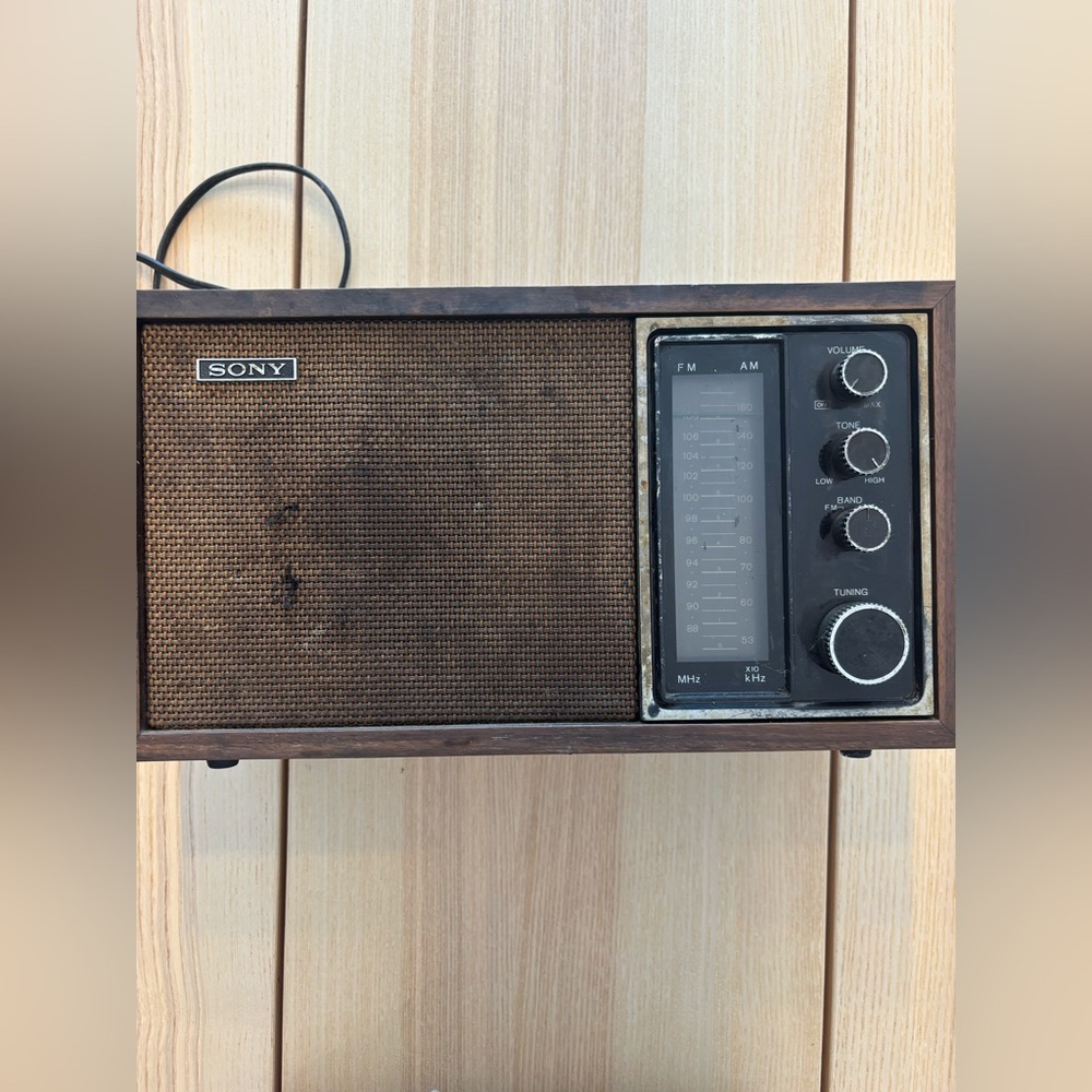 Vintage 70’s SONY radio TFM-9440W AM/FM (K)
